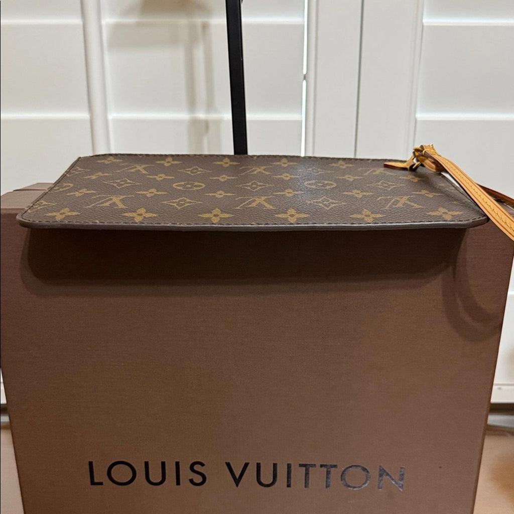 New Louis Vuitton Neverfull Pochette Monogram Piment Pouch