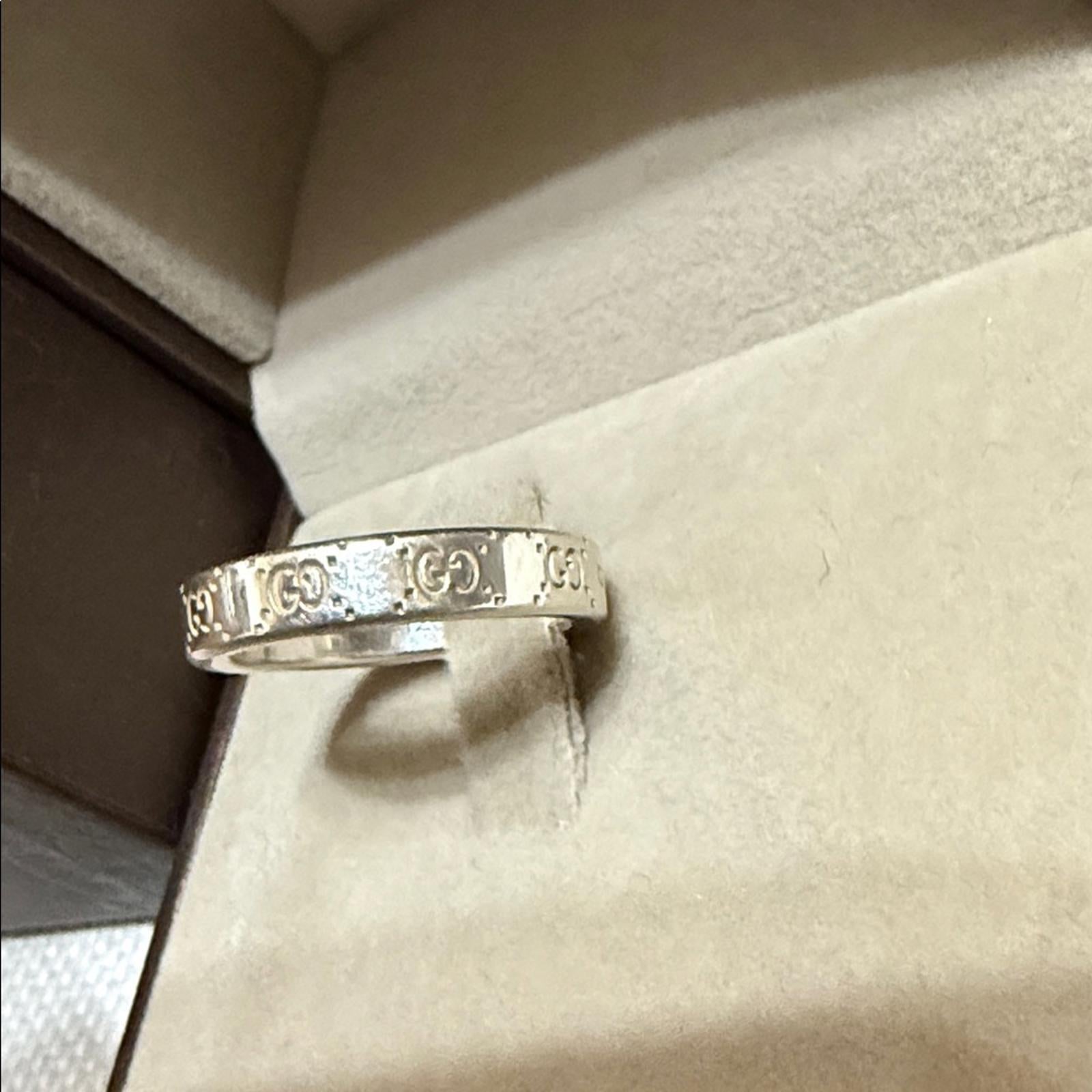 Gucci Women’s 925 Sterling Silver Ring with Gift Box Set Size 5.5