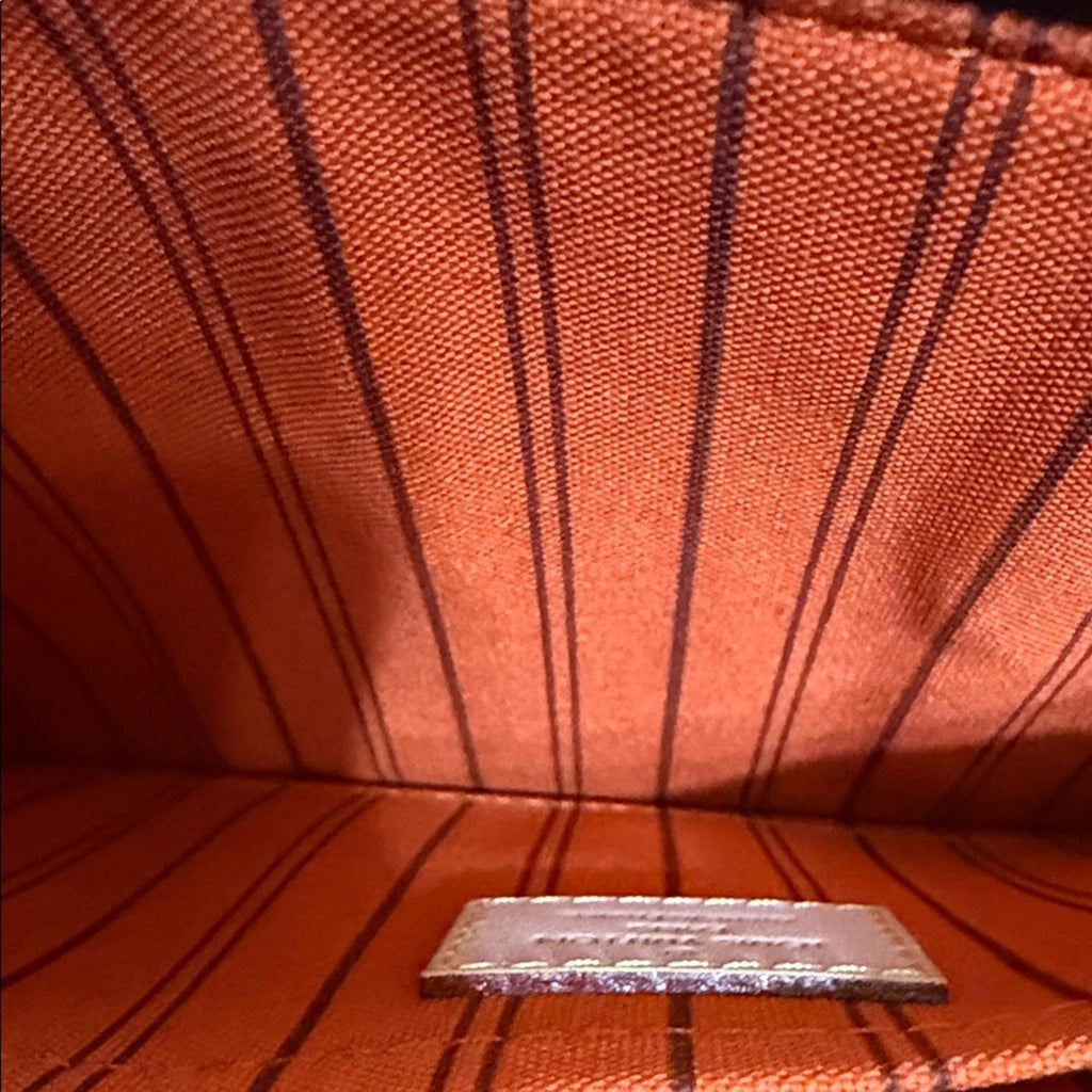 New Louis Vuitton Neverfull Pochette Monogram Piment Pouch