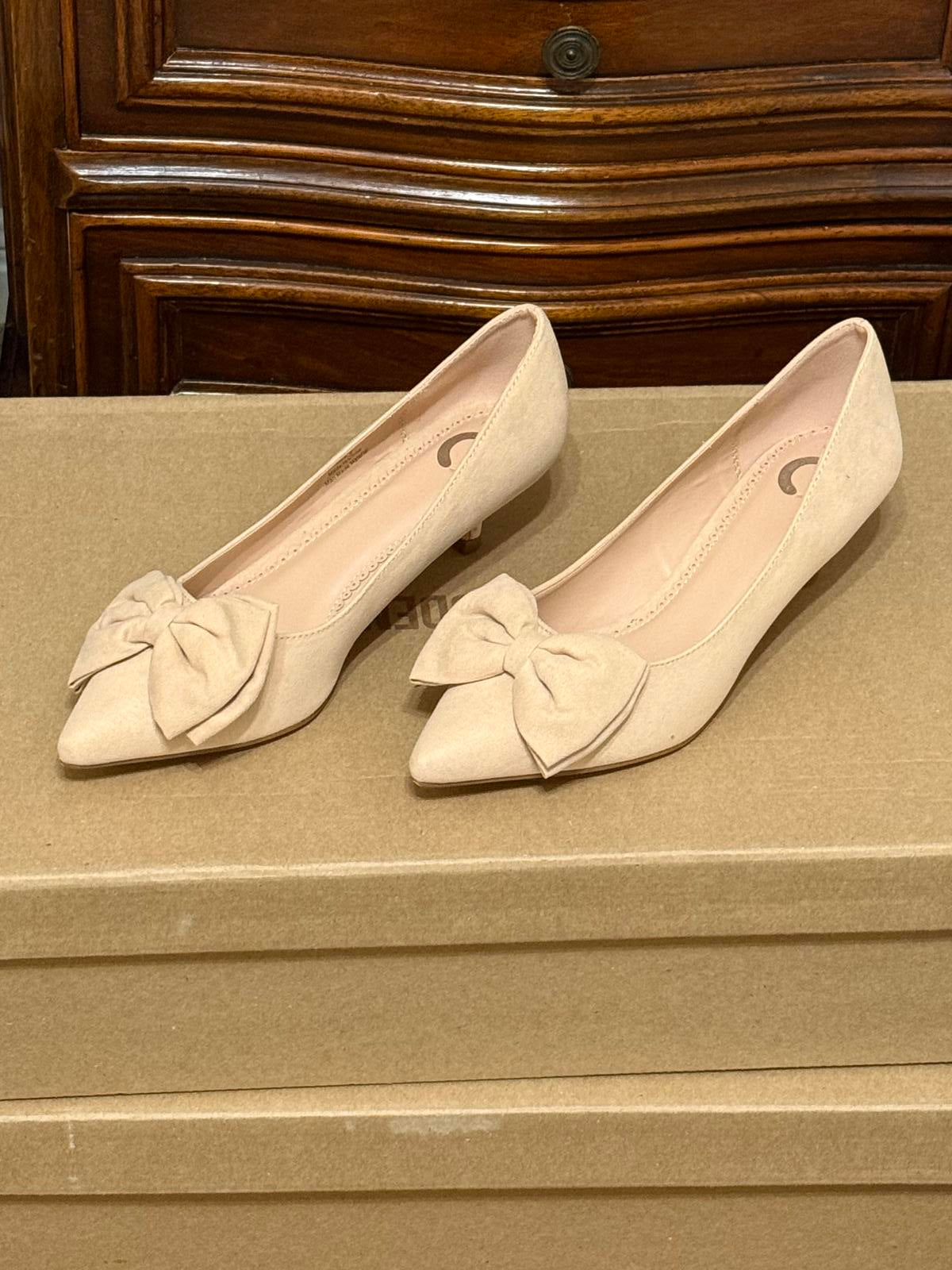 New Journee Bow Kitten Heel Suede Like Shoes