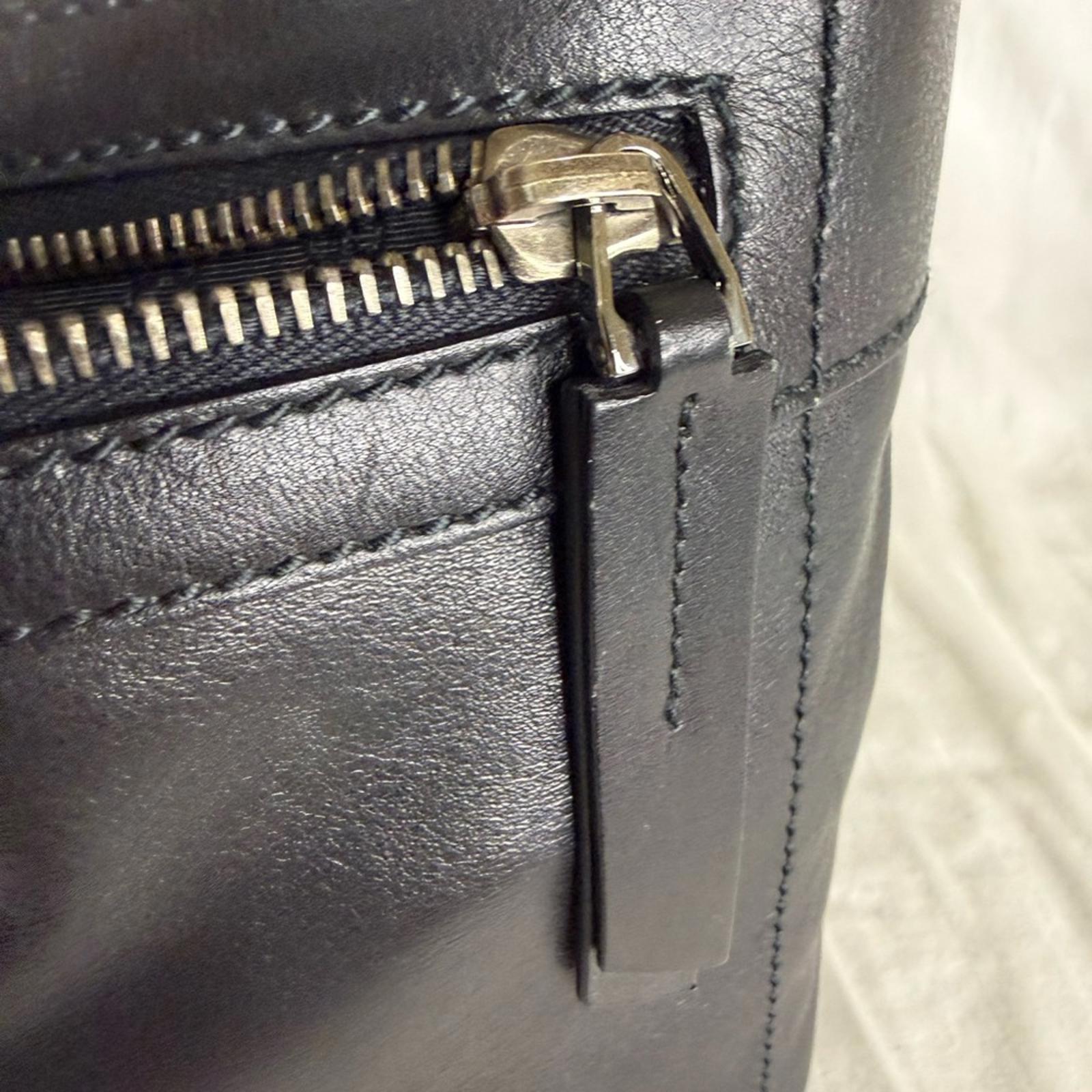 Gucci Black Leather Messenger Bag