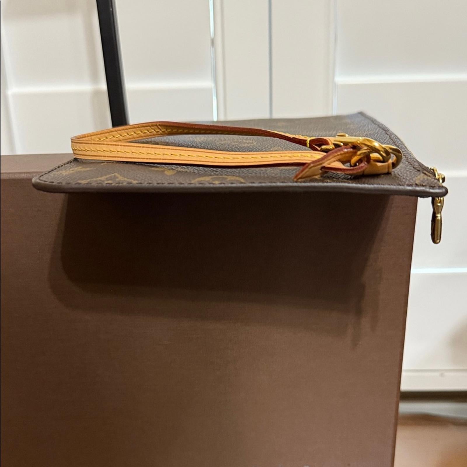 New Louis Vuitton Neverfull Pochette Monogram Piment Pouch