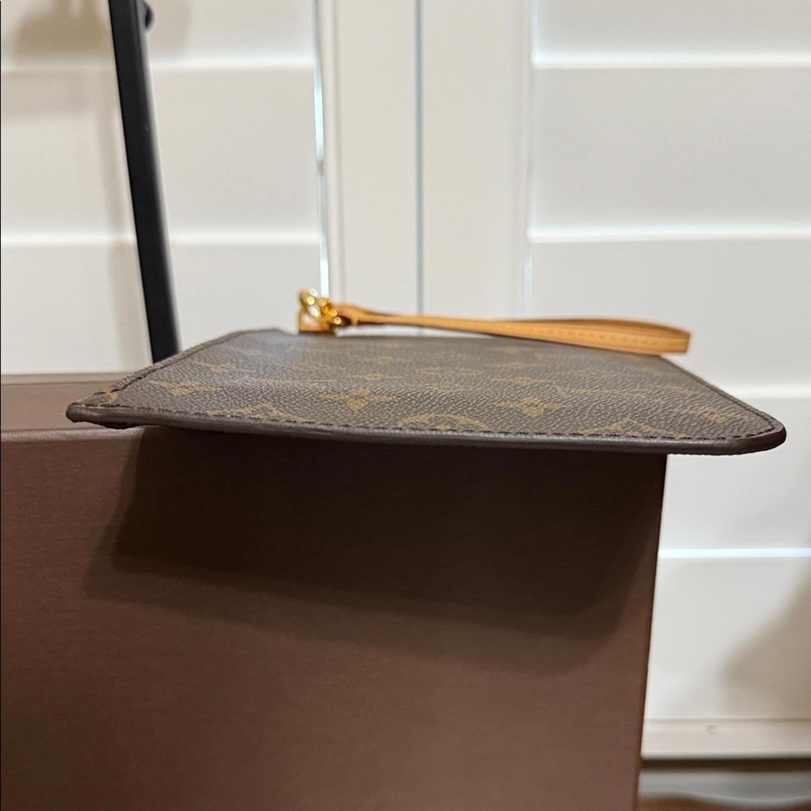 New Louis Vuitton Neverfull Pochette Monogram Piment Pouch