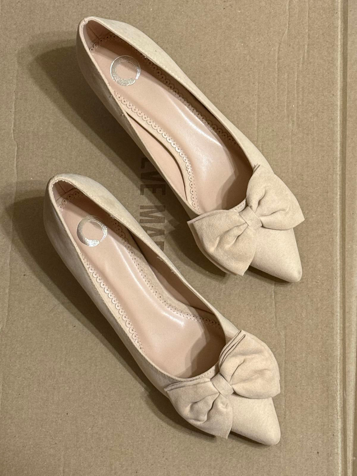 New Journee Bow Kitten Heel Suede Like Shoes