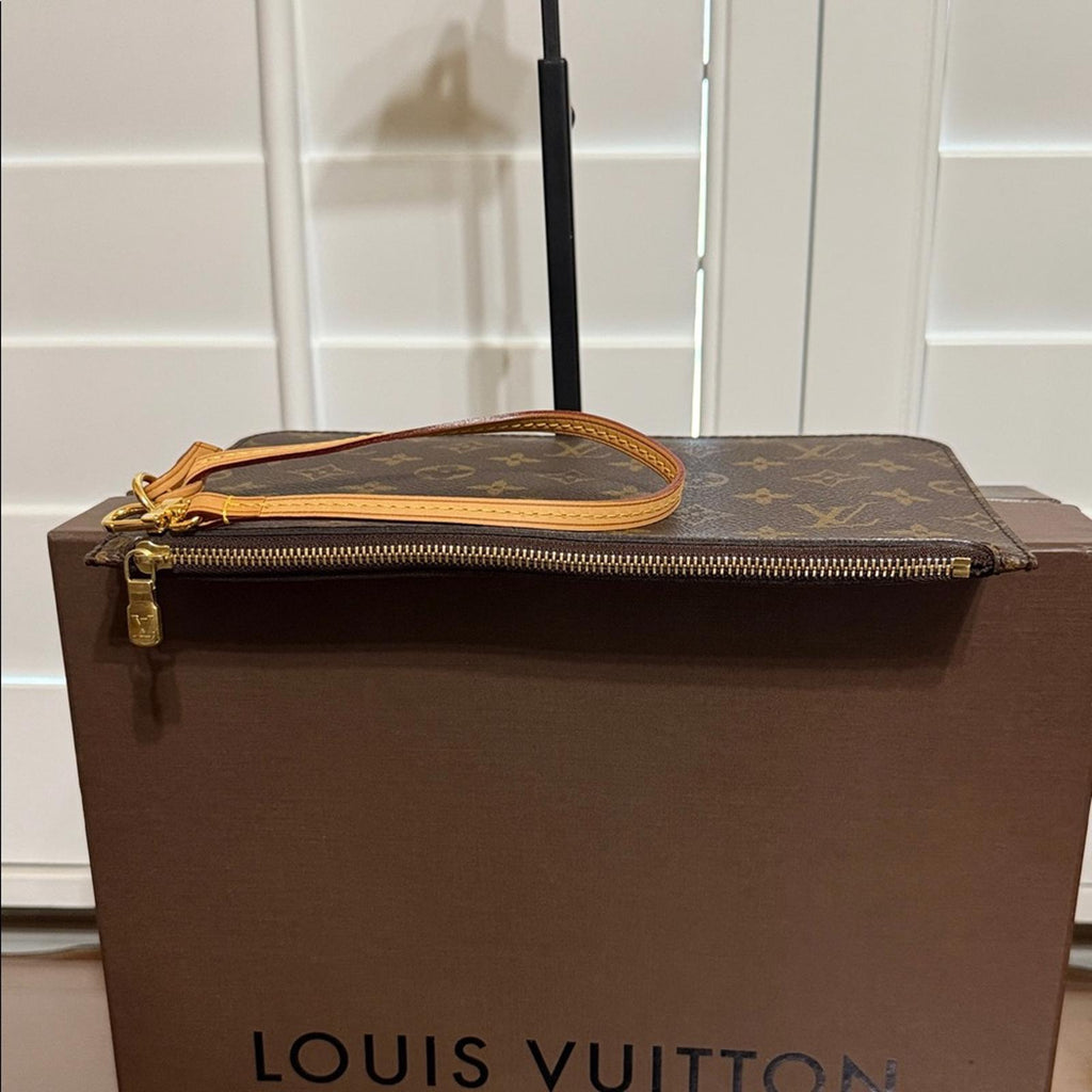 New Louis Vuitton Neverfull Pochette Monogram Piment Pouch