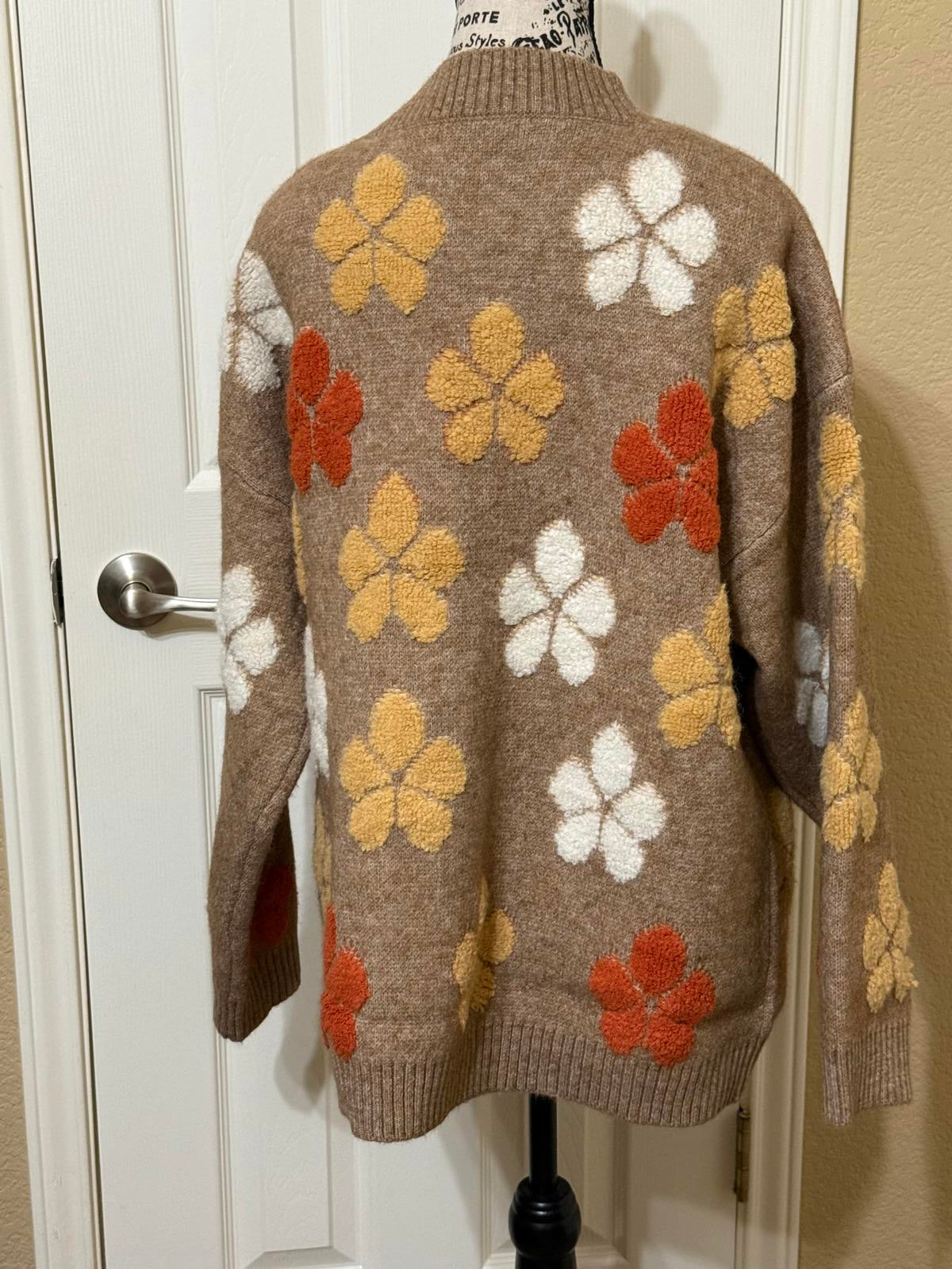 New Entro Sweater Cardigan Size Large