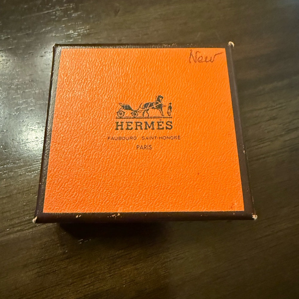 New Hermes Black and Gold Belt Motif Scarf Ring