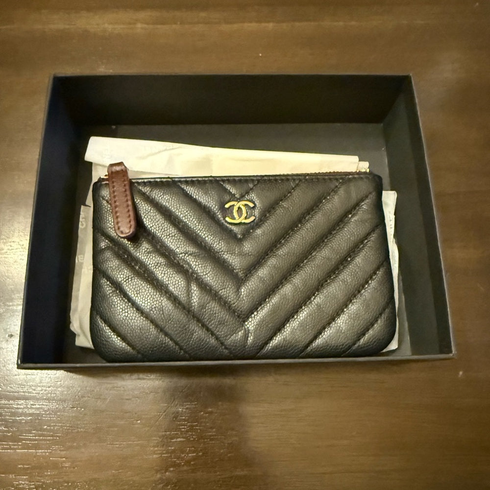 CHANEL CC Logo V Stitch Leather Pouch