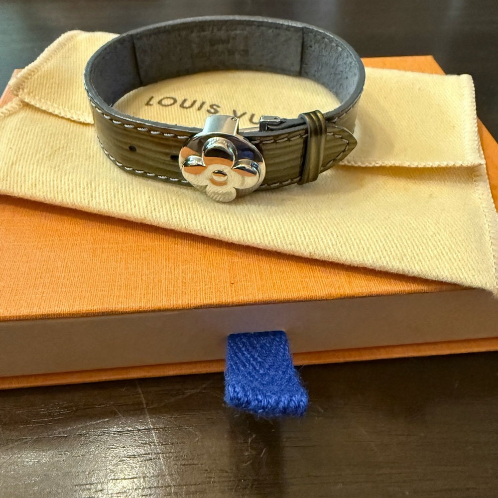 LOUIS VUITTON EPI VERNIS OLIVE GREEN WISH BRACELET