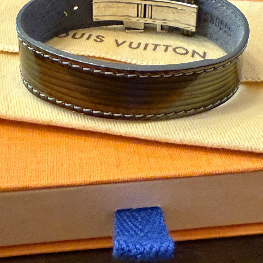 LOUIS VUITTON EPI VERNIS OLIVE GREEN WISH BRACELET