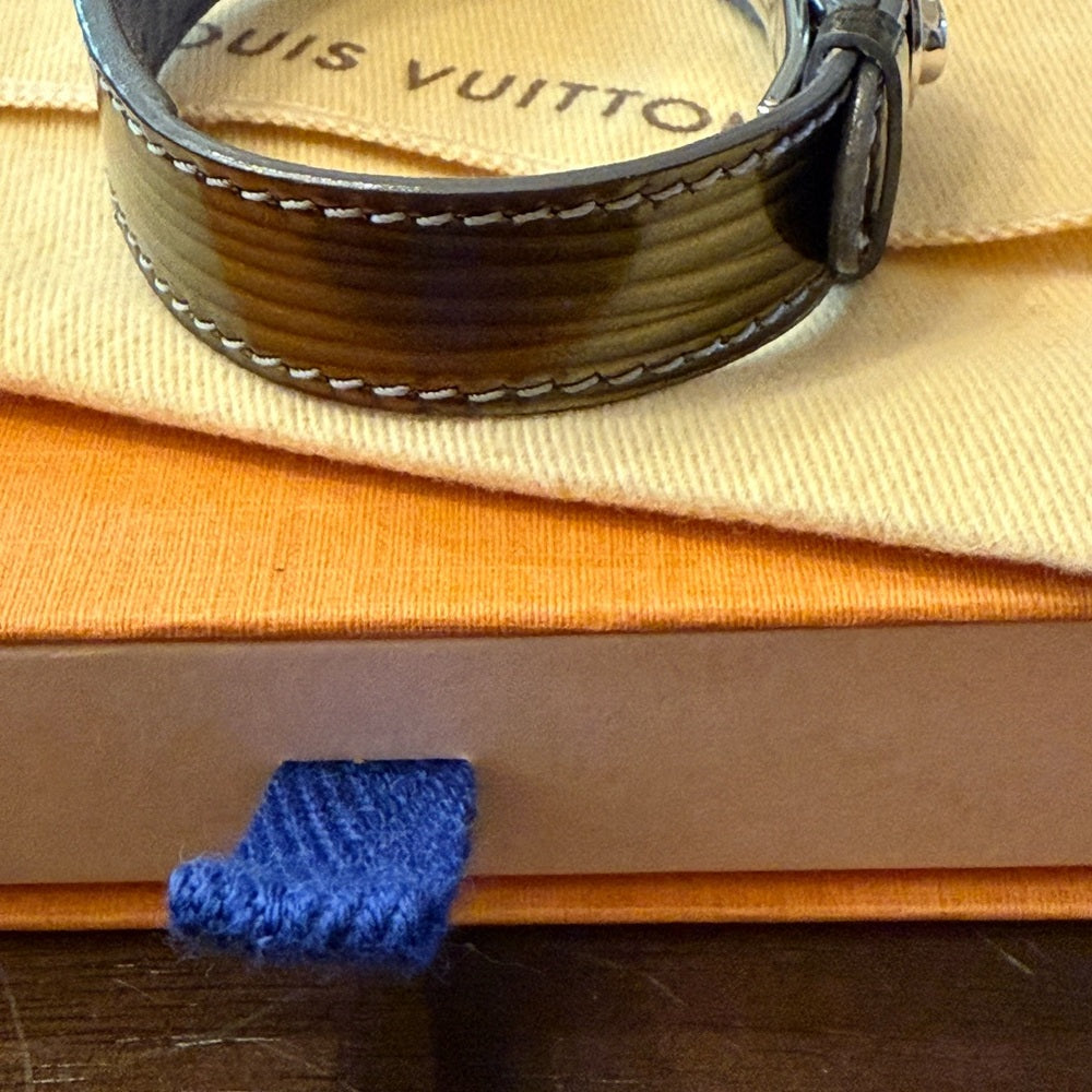 LOUIS VUITTON EPI VERNIS OLIVE GREEN WISH BRACELET