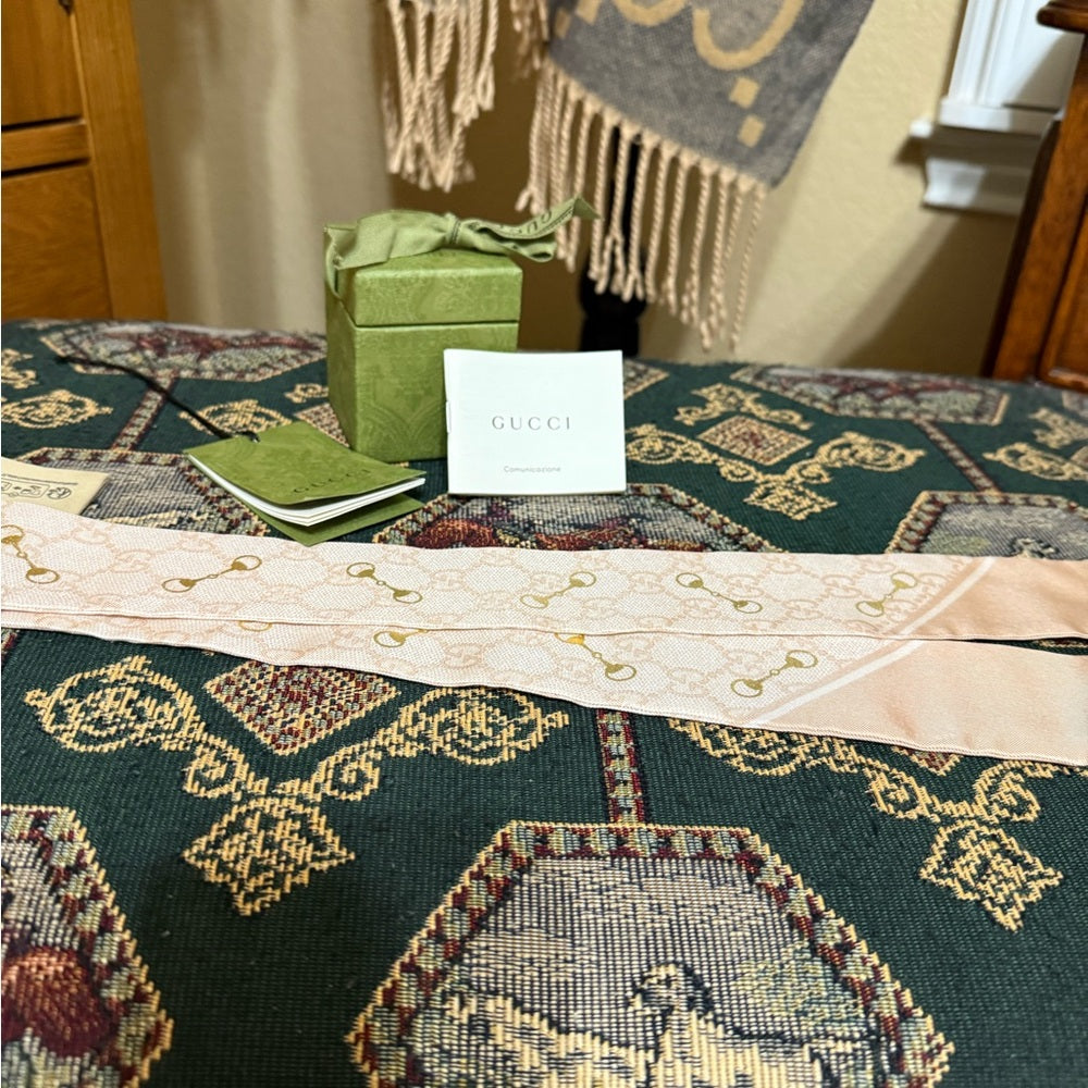 New Gucci Horsebit Rose Pink and Ivory Silk Scarf
