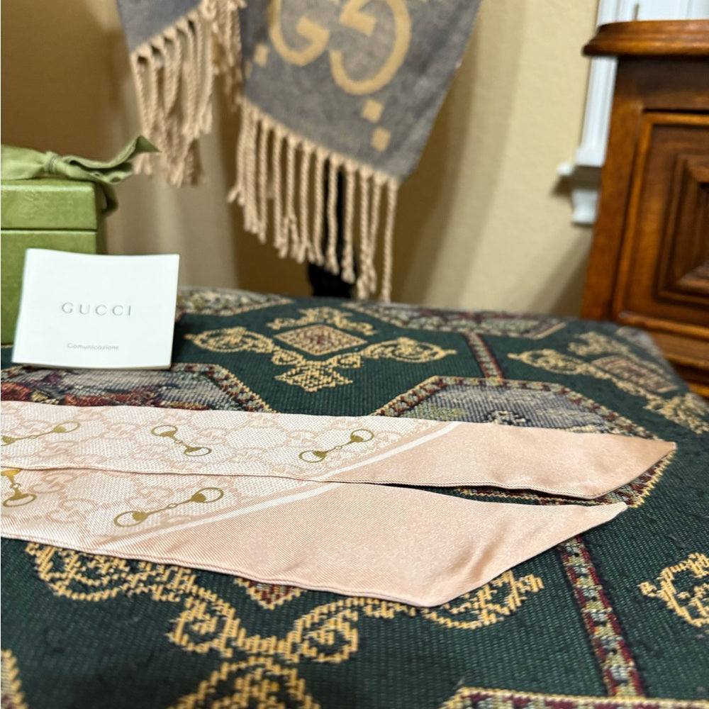 New Gucci Horsebit Rose Pink and Ivory Silk Scarf