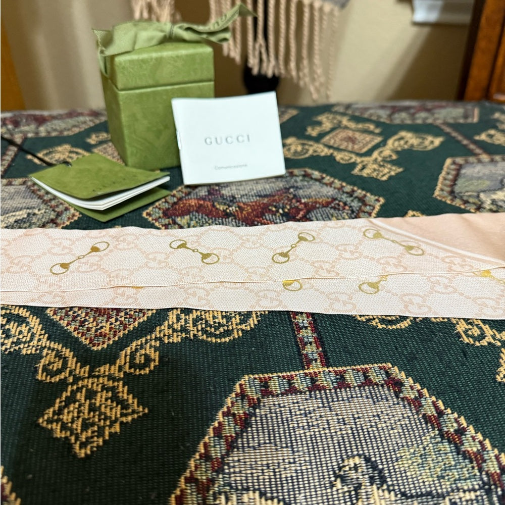 New Gucci Horsebit Rose Pink and Ivory Silk Scarf
