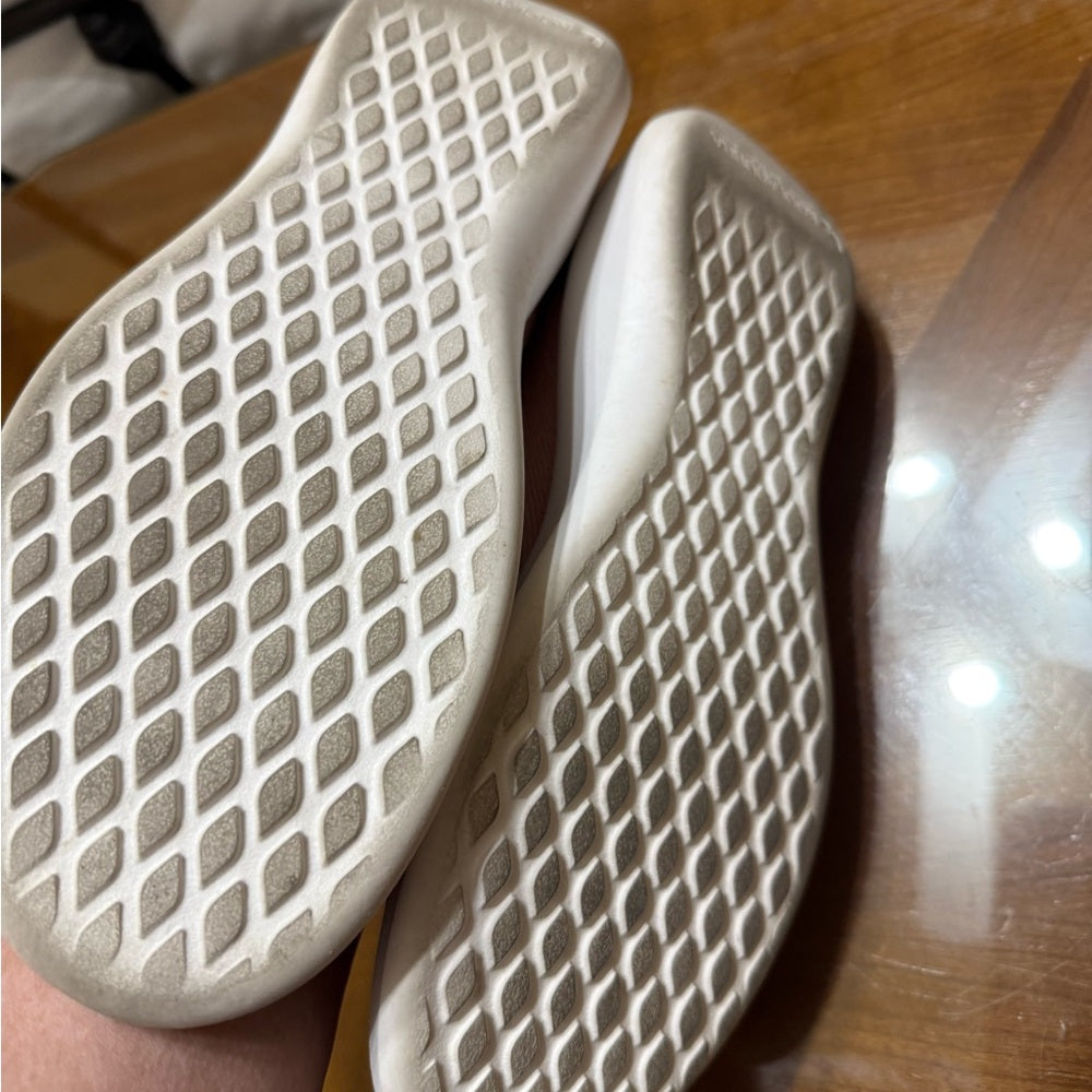 Ugg Koolaburra Blush Slip-On Shoes Size 8