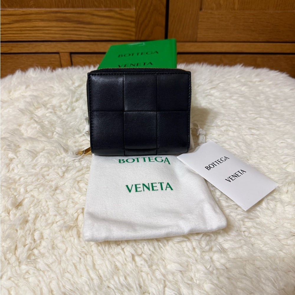 Bottega Veneta Lambskin Maxi Intrecciato Cassette Wallet