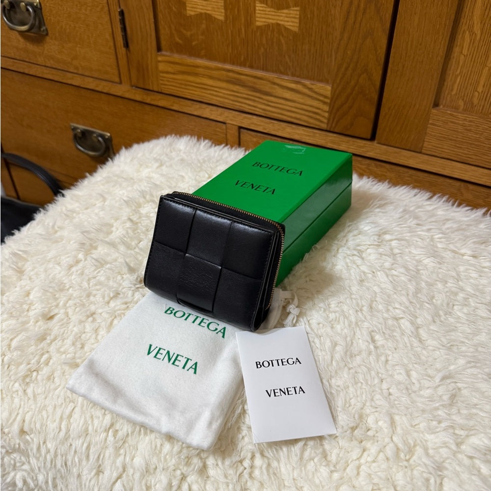 Bottega Veneta Lambskin Maxi Intrecciato Cassette Wallet