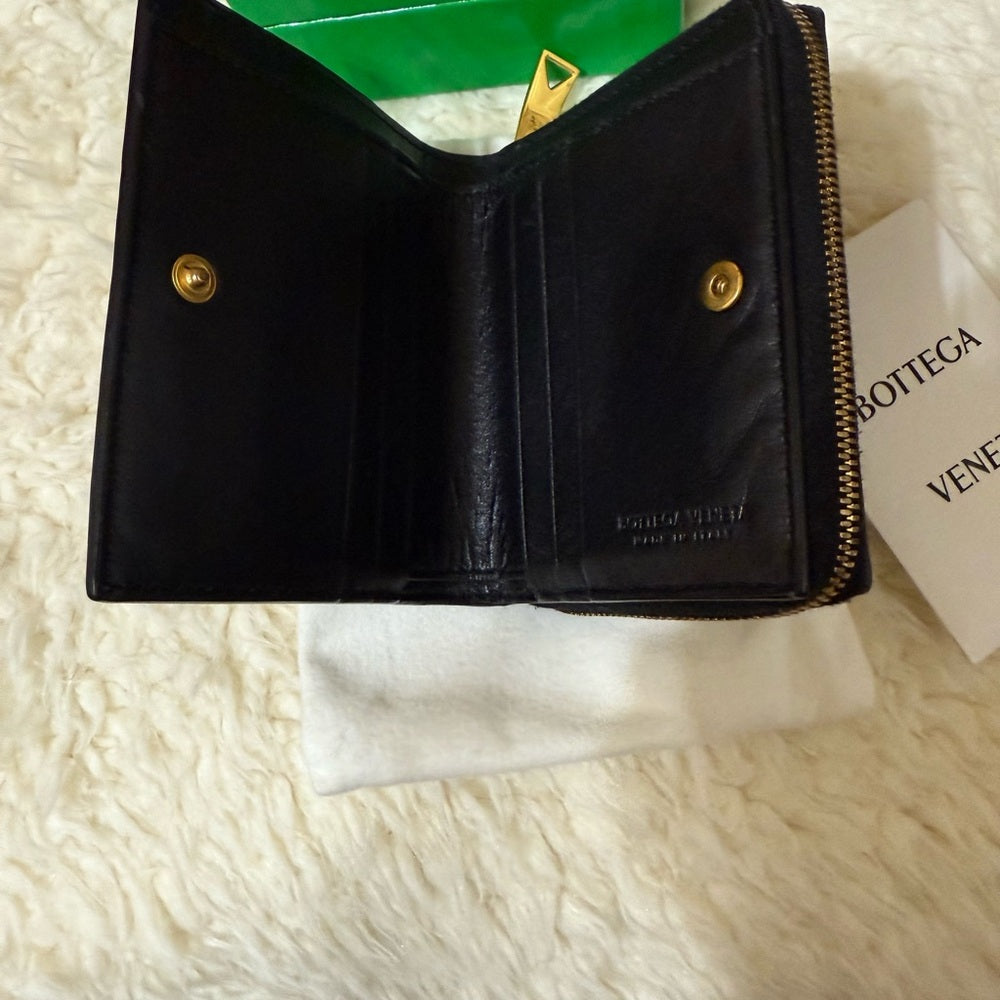 Bottega Veneta Lambskin Maxi Intrecciato Cassette Wallet