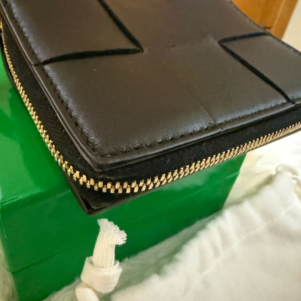 Bottega Veneta Lambskin Maxi Intrecciato Cassette Wallet