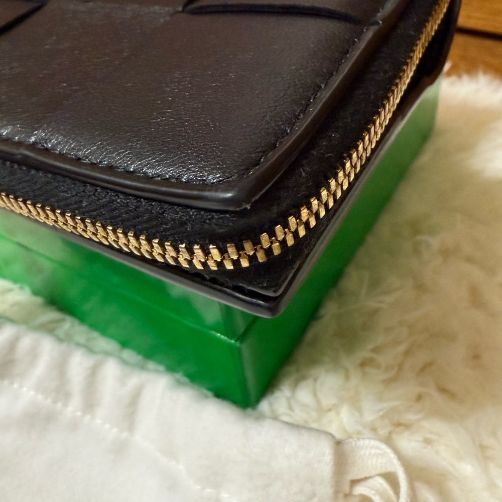 Bottega Veneta Lambskin Maxi Intrecciato Cassette Wallet