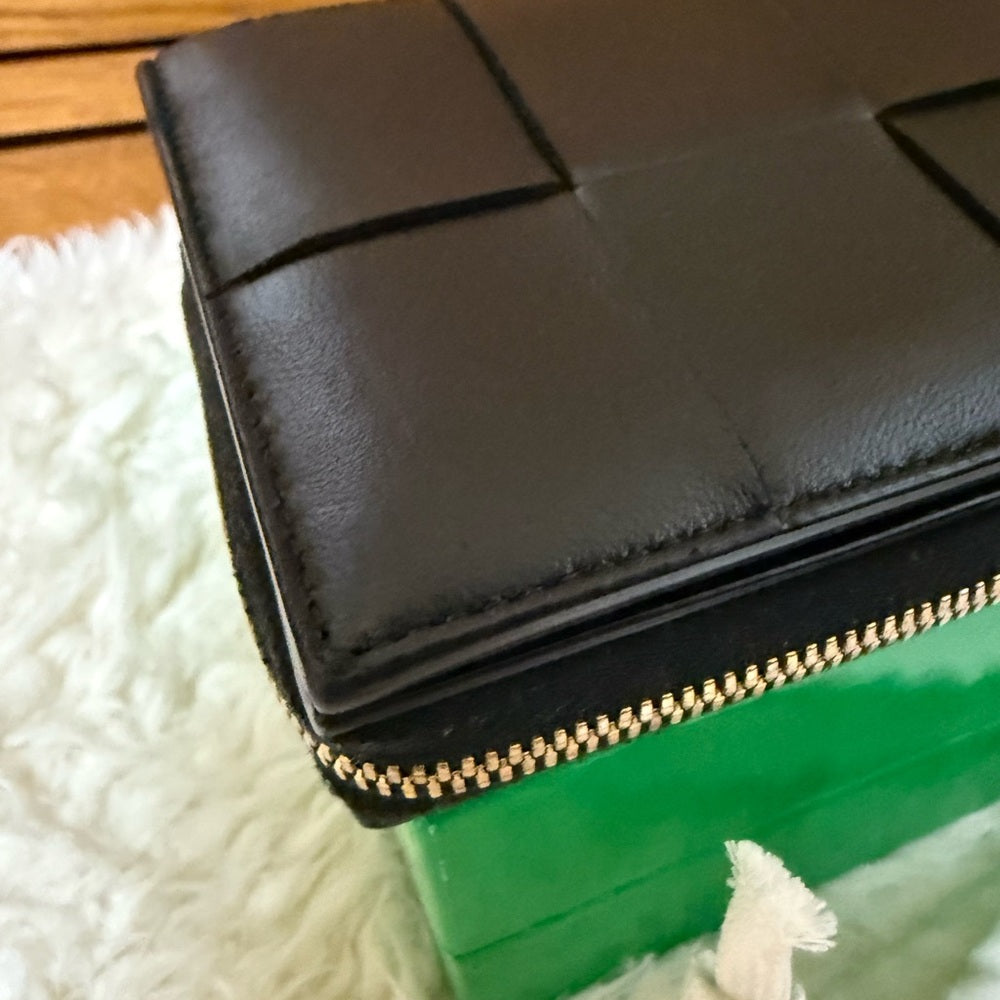 Bottega Veneta Lambskin Maxi Intrecciato Cassette Wallet