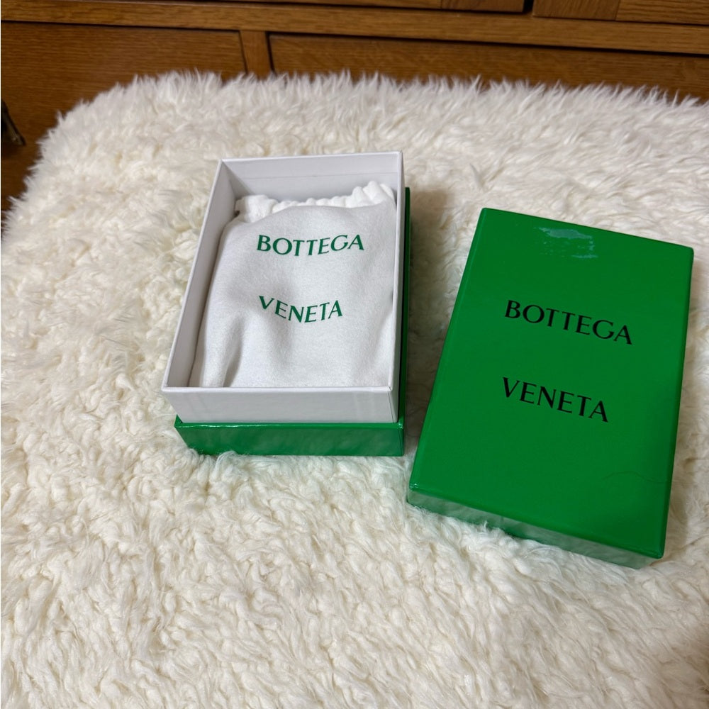 Bottega Veneta Lambskin Maxi Intrecciato Cassette Wallet