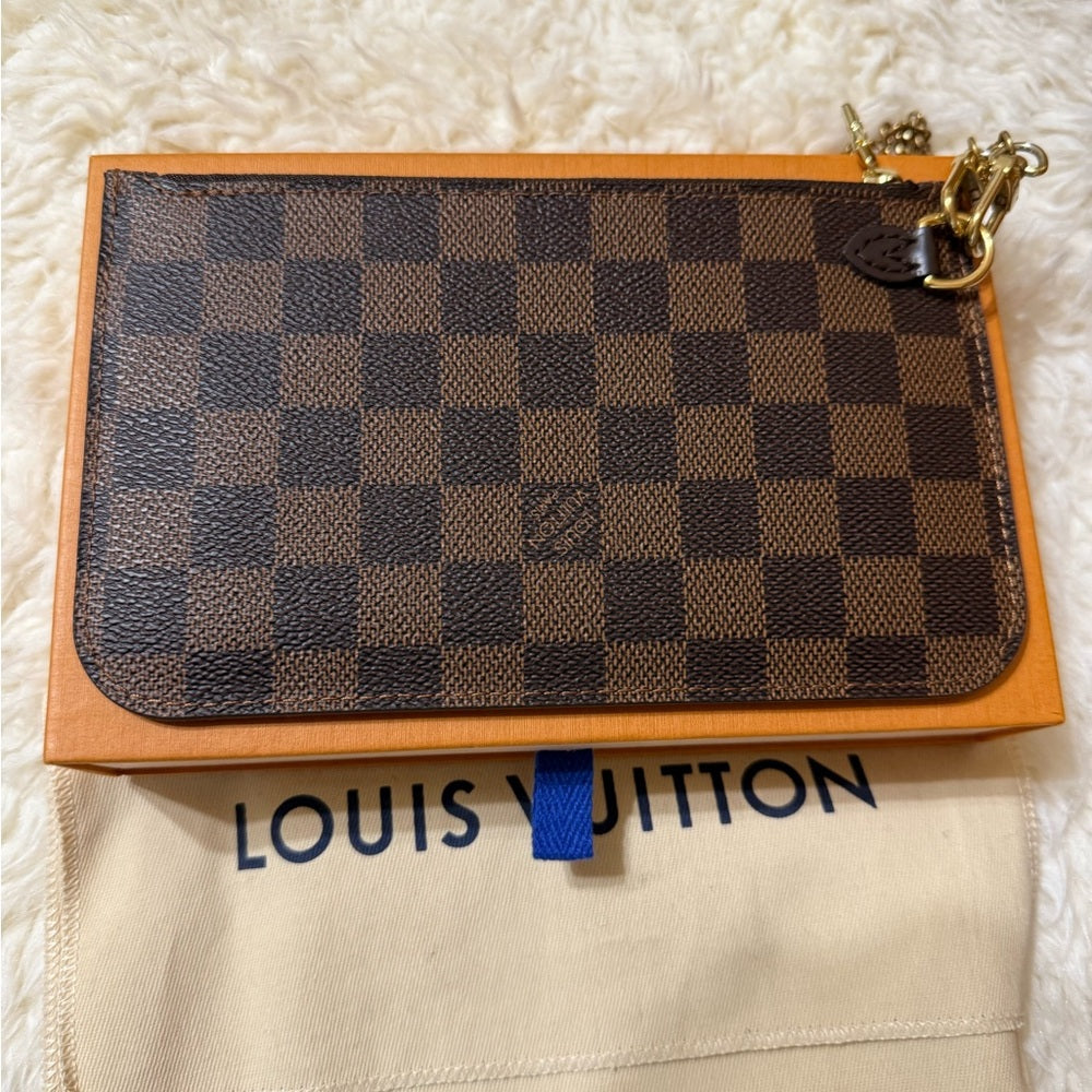 Louis Vuitton Damier Ebene Neverfull MM Pochette