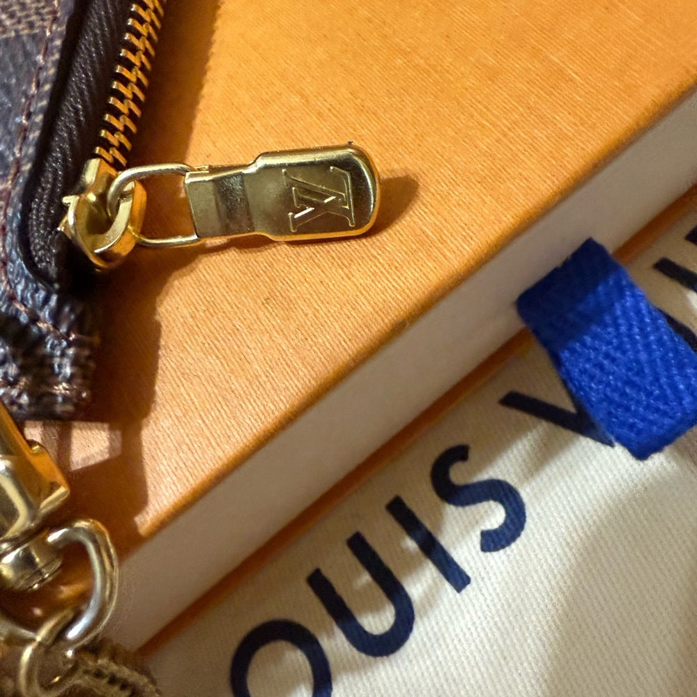 Louis Vuitton Damier Ebene Neverfull MM Pochette