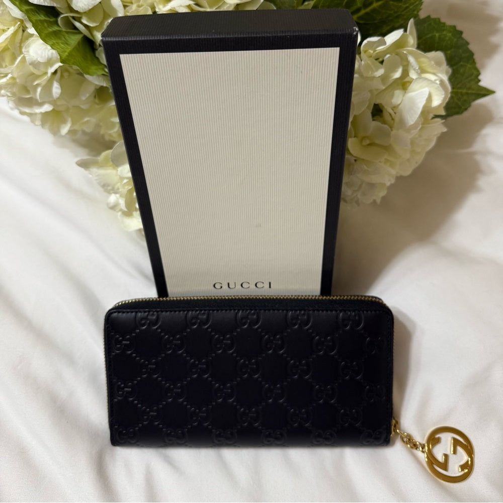 New Gucci GG Black and Gold Long Wallet with Gold Zipper