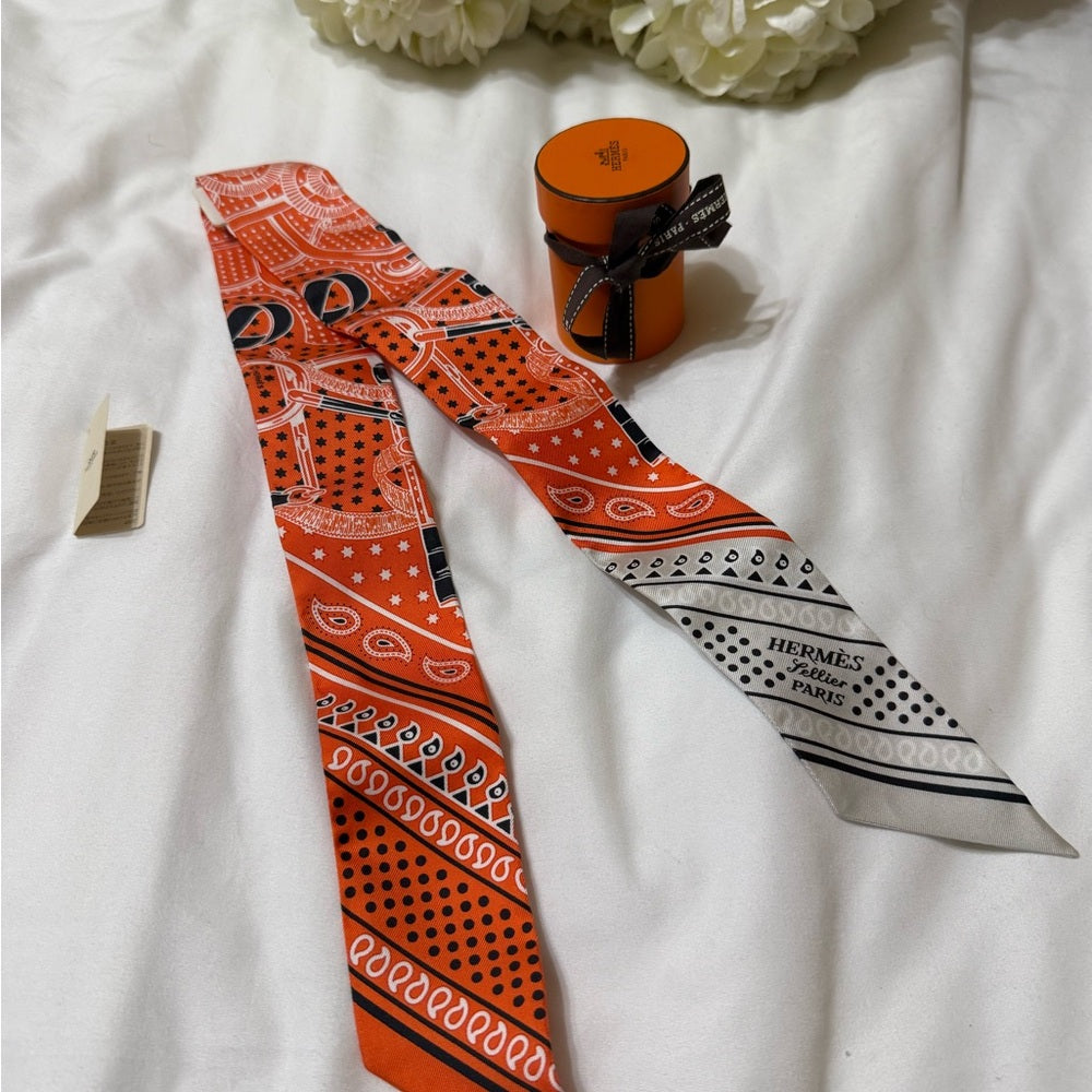 NEW Hermes Eperon D’Or Silk Twilly