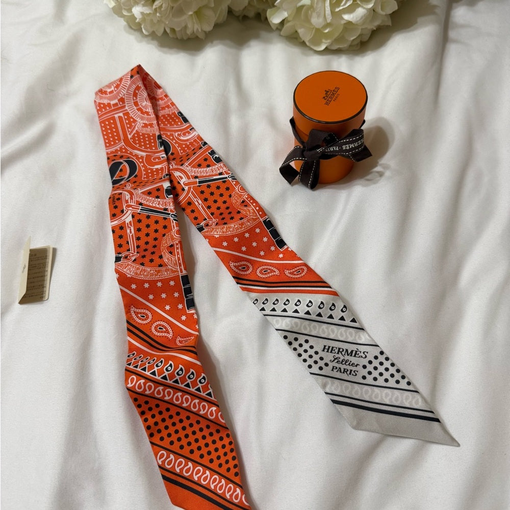NEW Hermes Eperon D’Or Silk Twilly