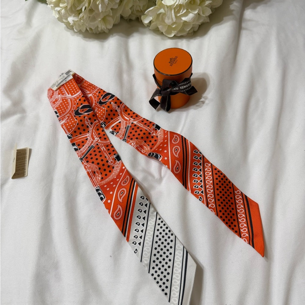 NEW Hermes Eperon D’Or Silk Twilly