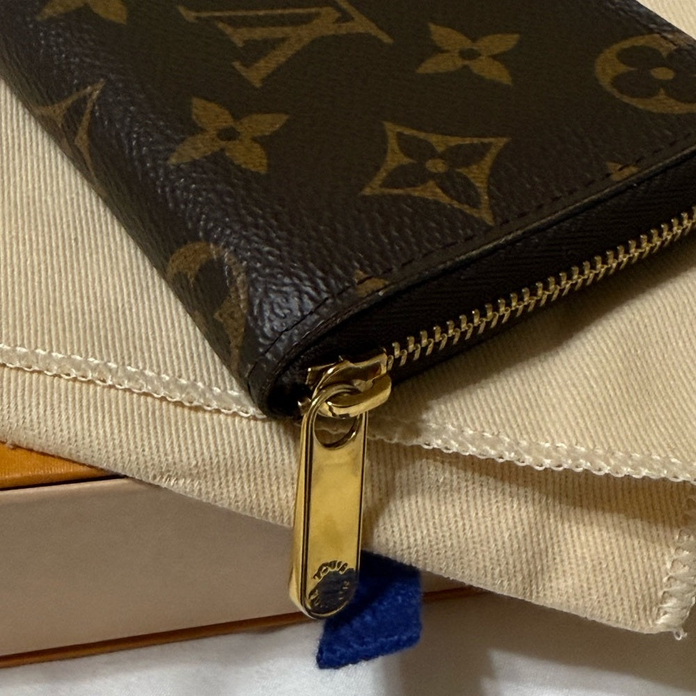 Louis Vuitton Monogram Zippy Card Wallet