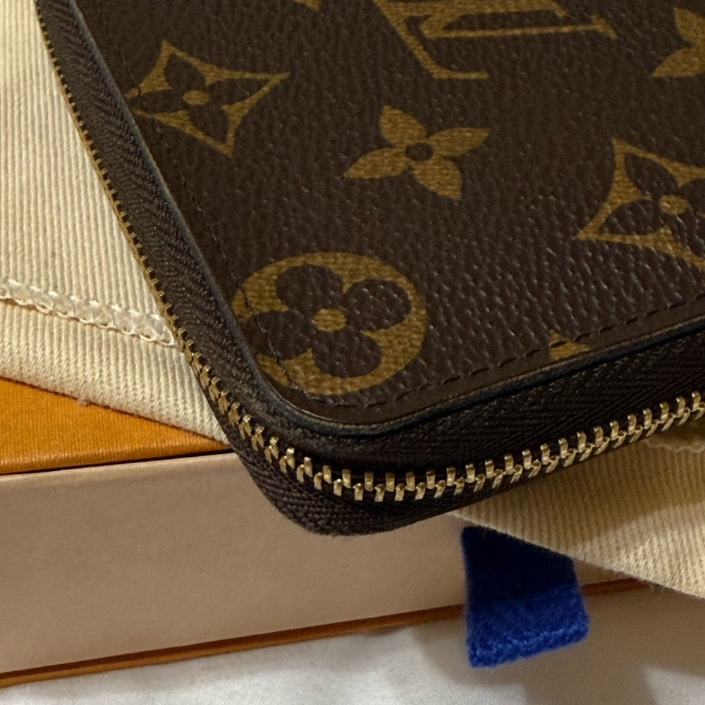 Louis Vuitton Monogram Zippy Card Wallet