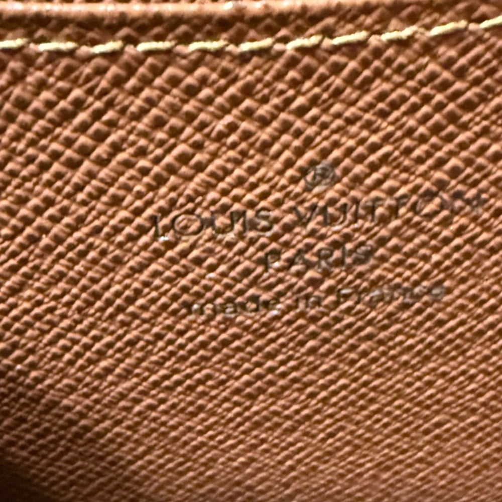 Louis Vuitton Monogram Zippy Card Wallet