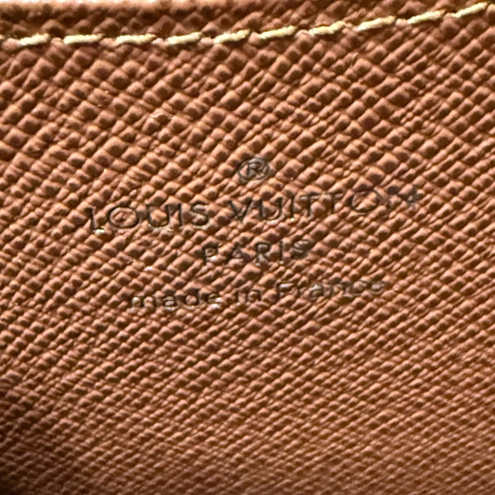 Louis Vuitton Monogram Zippy Card Wallet