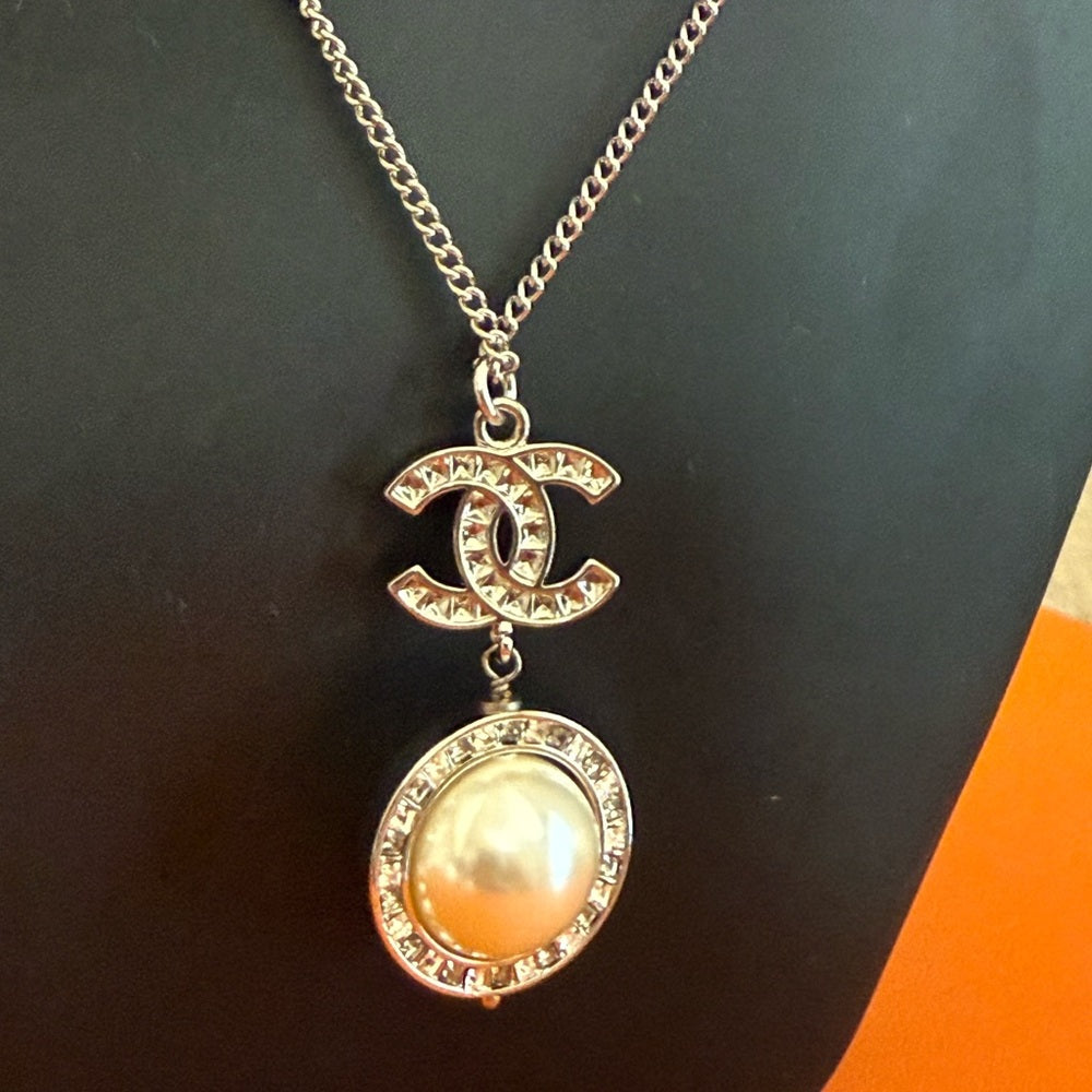 CHANEL Silver Rhinestone & Pearl Pendant Necklace