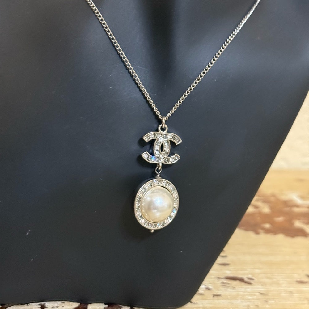 CHANEL Silver Rhinestone & Pearl Pendant Necklace