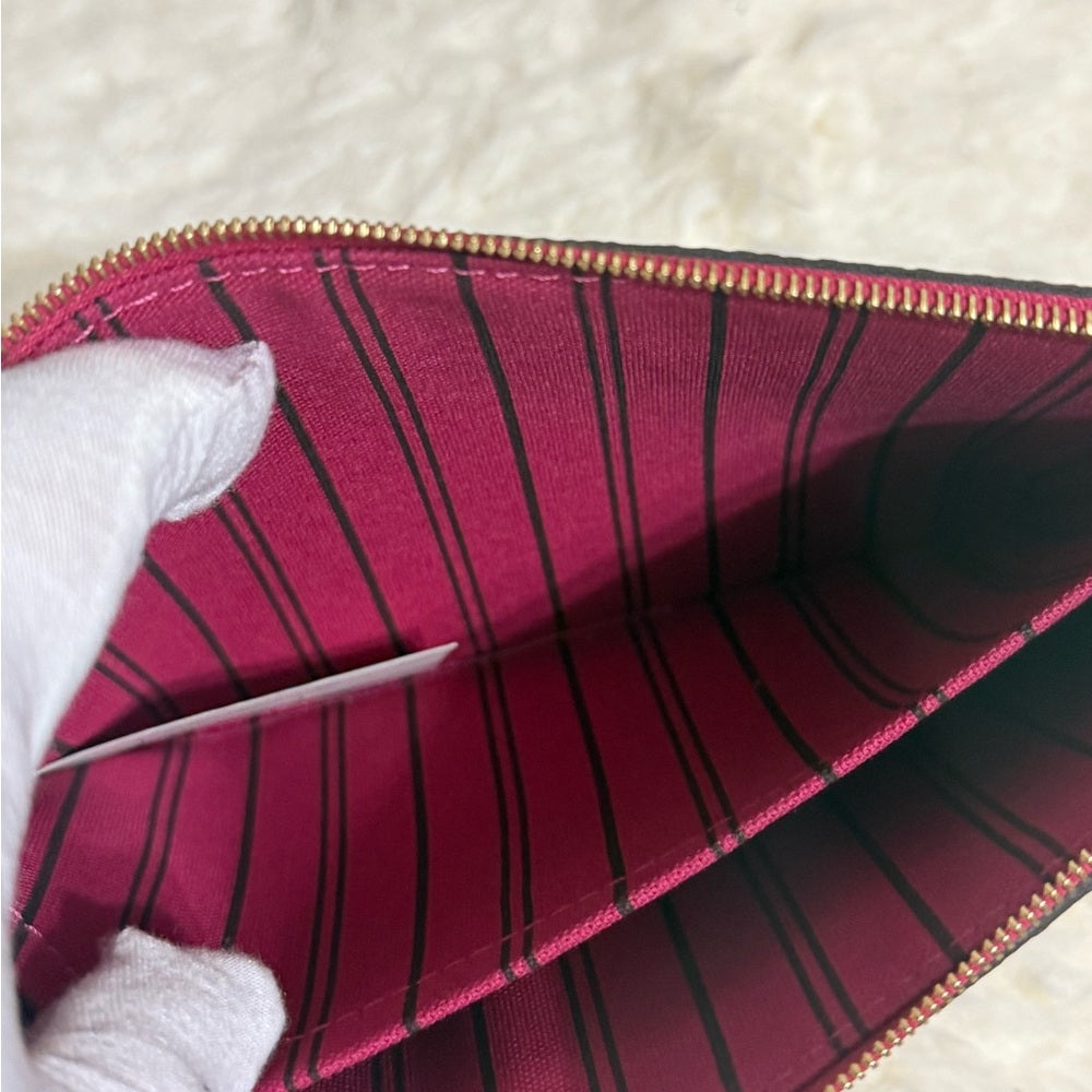 Louis Vuitton Monogram Neverfull Pochette