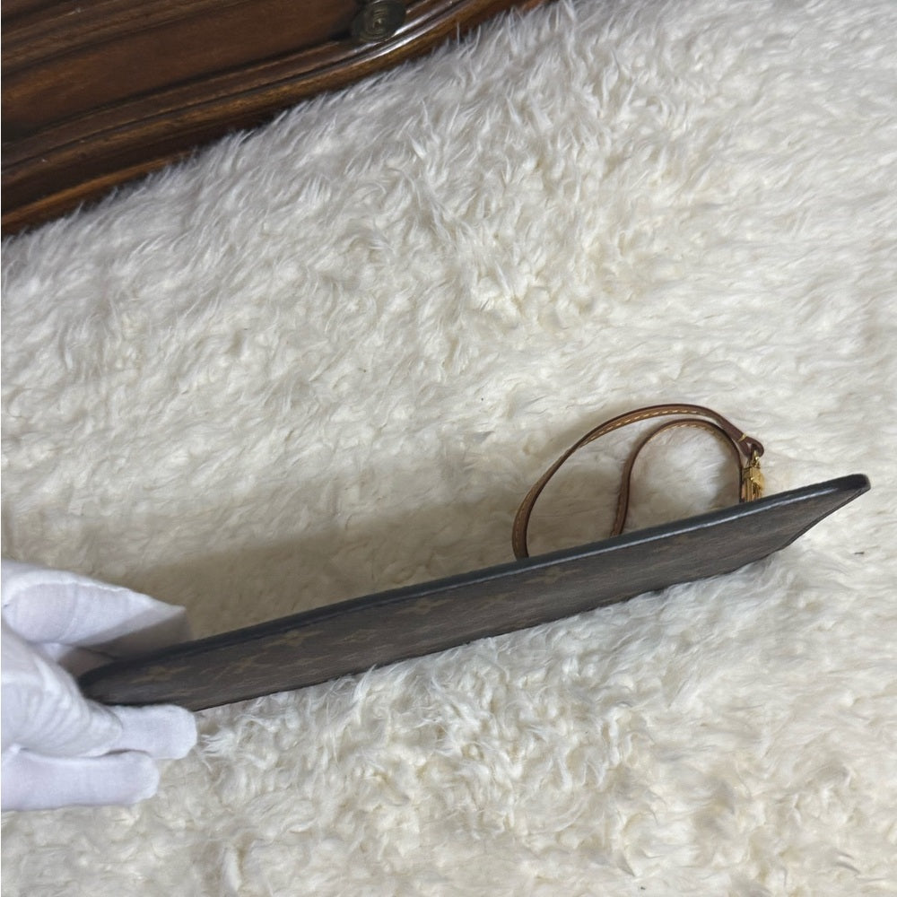 Louis Vuitton Monogram Neverfull Pochette