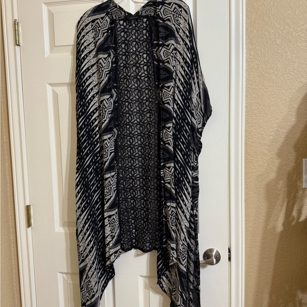 Atmosphere Black and Cream Lace Kimono