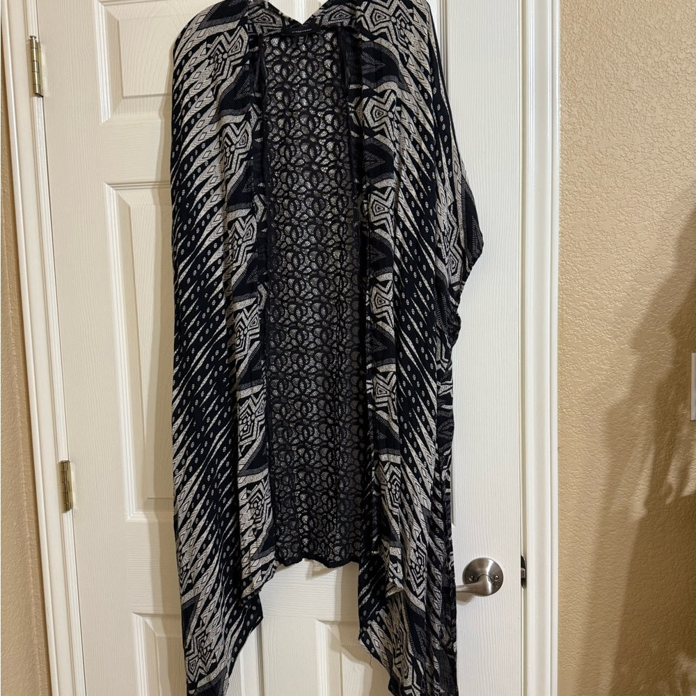 Atmosphere Black and Cream Lace Kimono