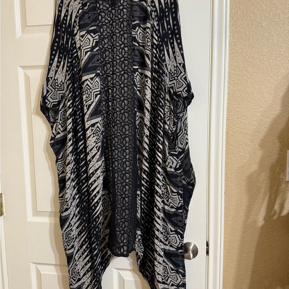 Atmosphere Black and Cream Lace Kimono