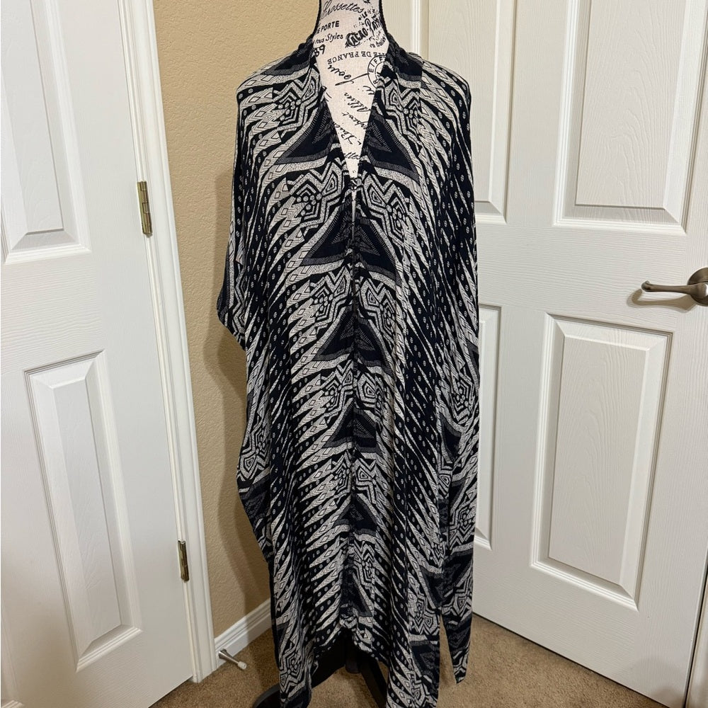 Atmosphere Black and Cream Lace Kimono