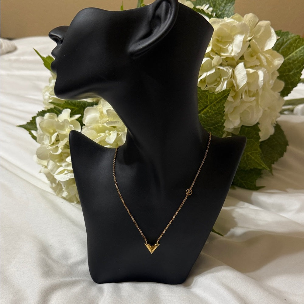 Louis Vuitton V Essential Pendant Necklace