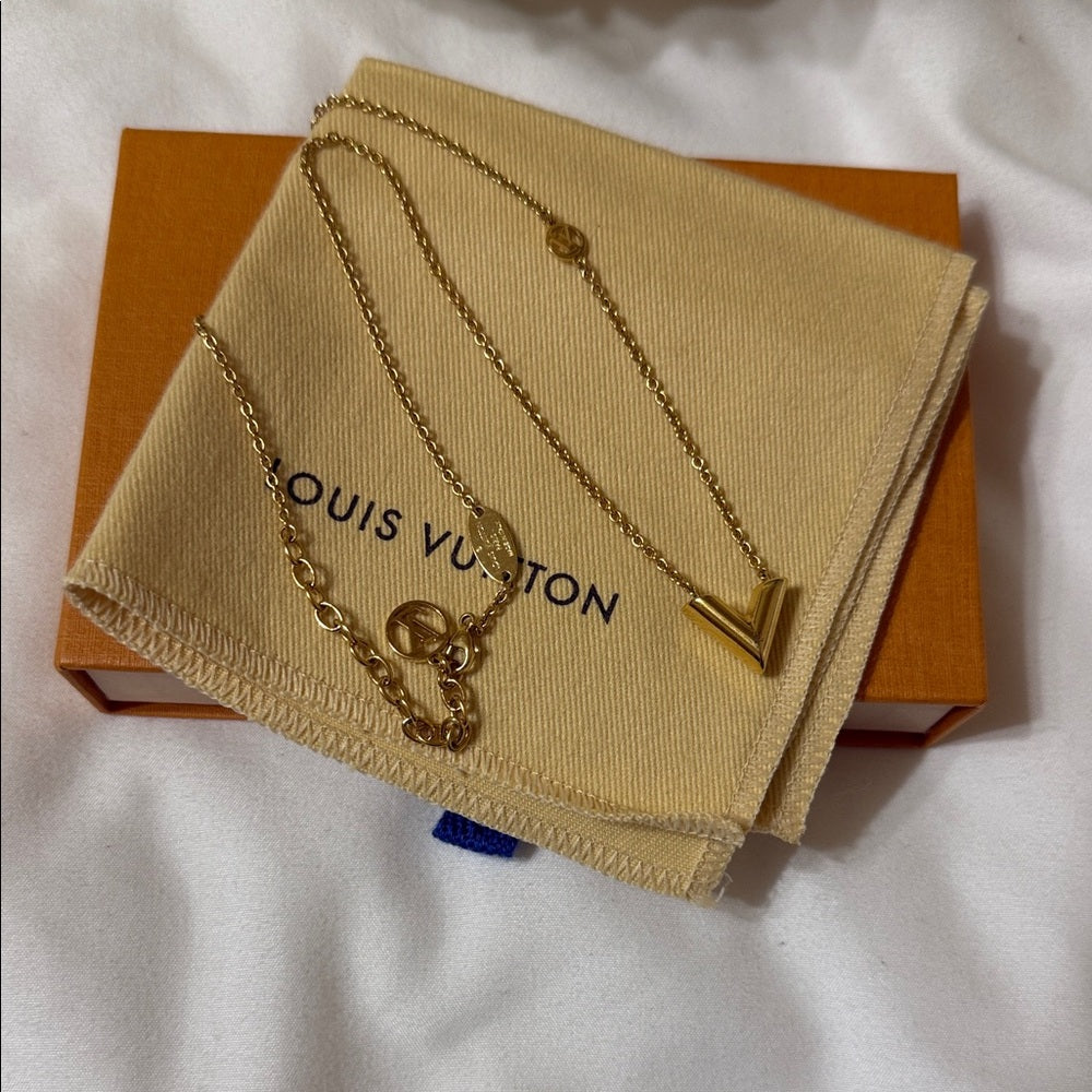 Louis Vuitton V Essential Pendant Necklace