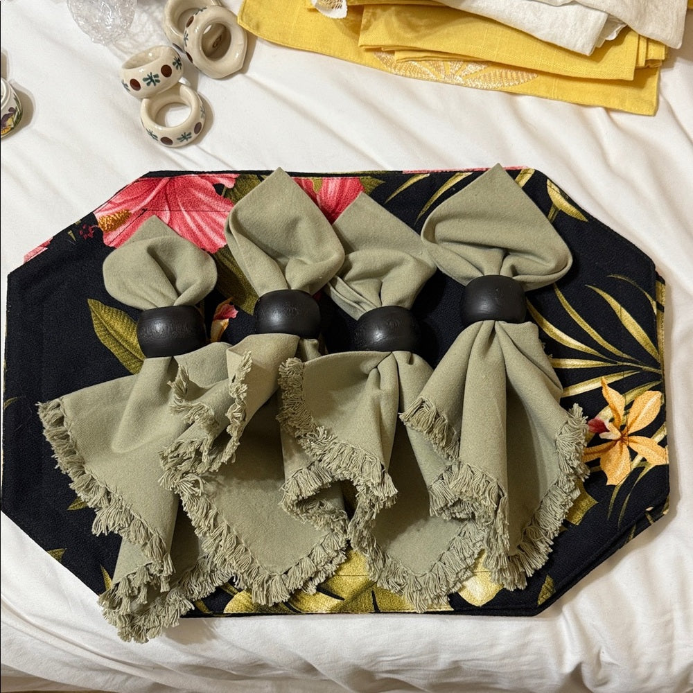 Set of 4 Tropical Placemats & Olive Green Napkins with Black Napkin Rings