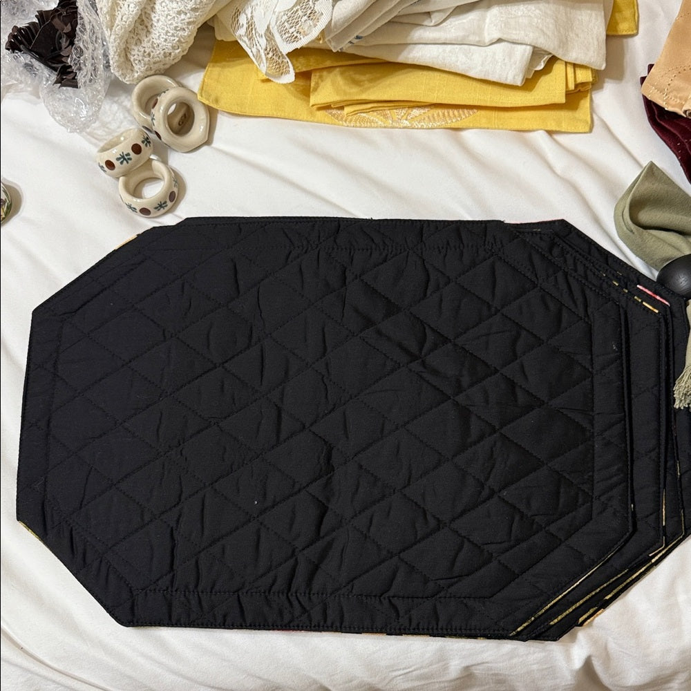 Set of 4 Tropical Placemats & Olive Green Napkins with Black Napkin Rings