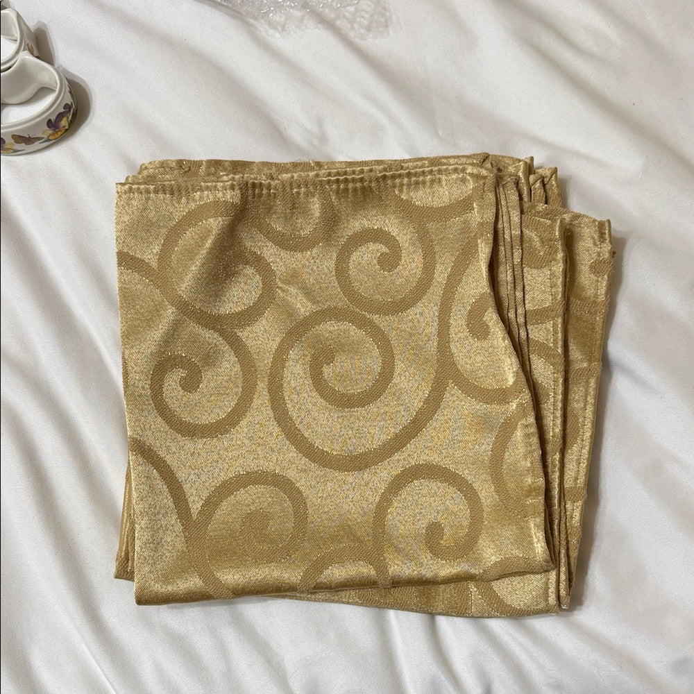 6 Elegant Gold Swirl Patterned Fabric Napkins