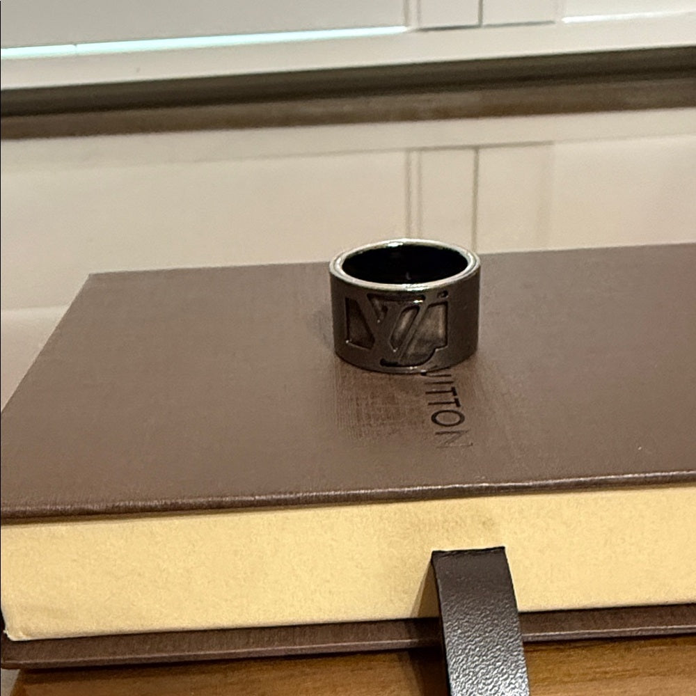Louis Vuitton Berg Capetown Wood Gunmetal Ring Large